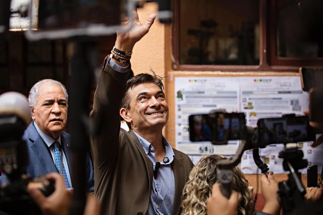 Presidente eleito da Bolívia promete governo baseado em “Deus, pátria e família”