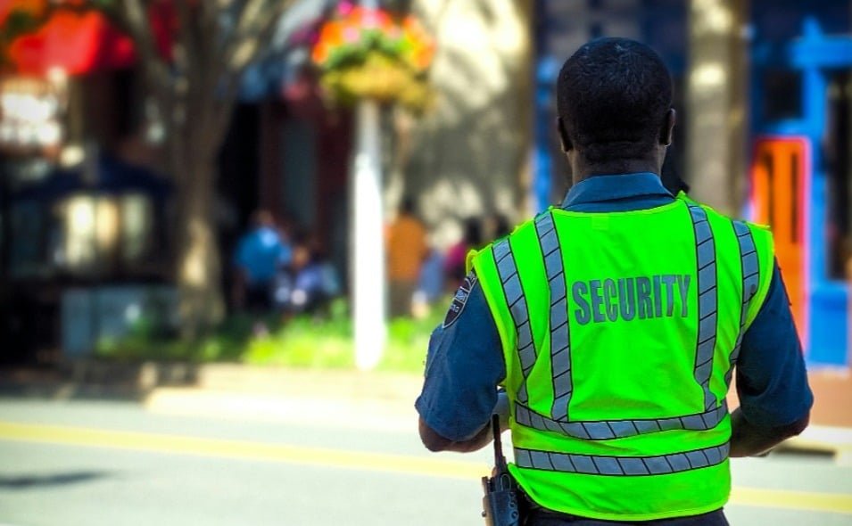 Igrejas reforçam segurança em meio ao aumento de ataques nos EUA e Europa