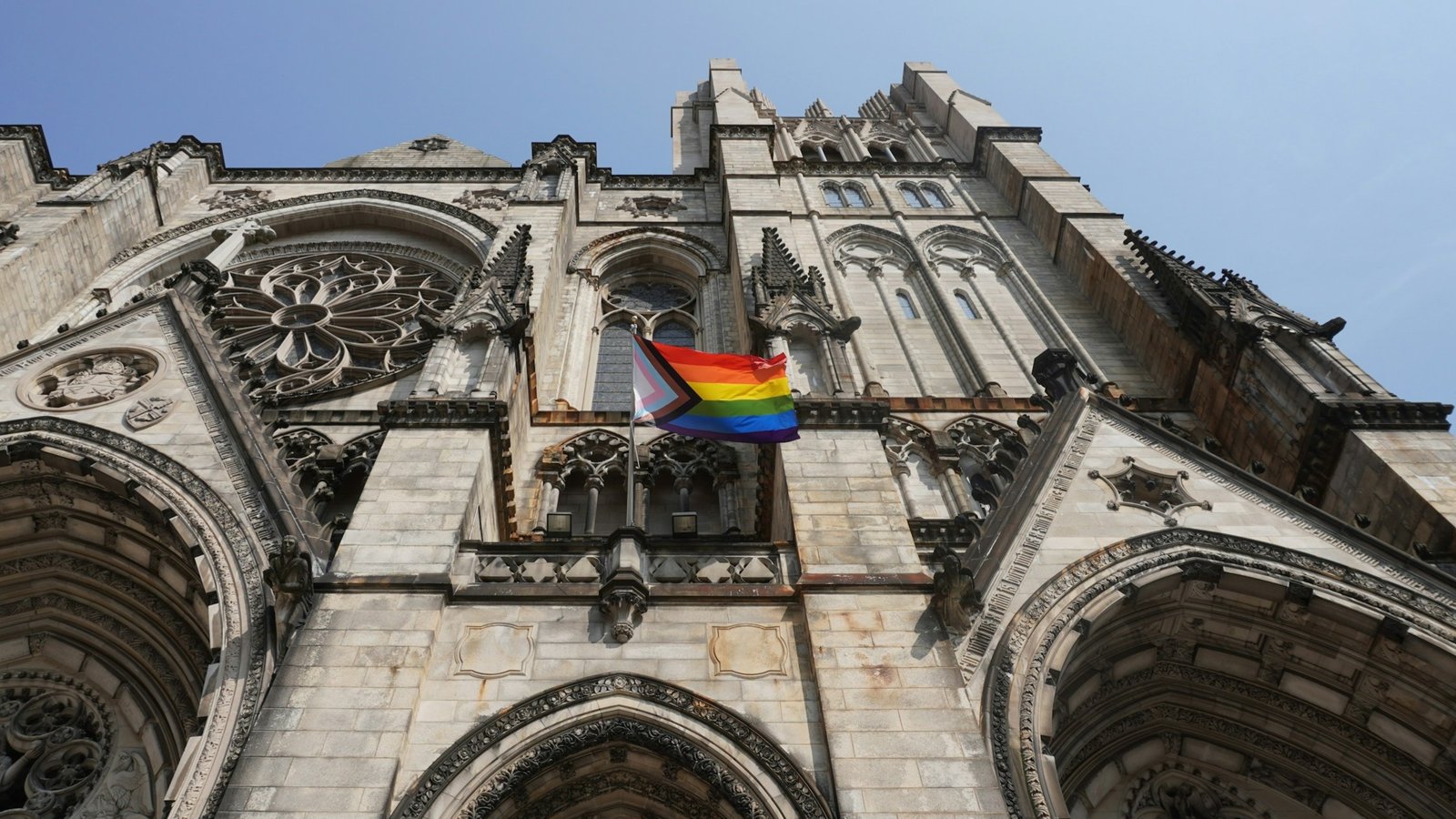 Igreja Anglicana do País de Gales torna a bênção para casamento gay permanente