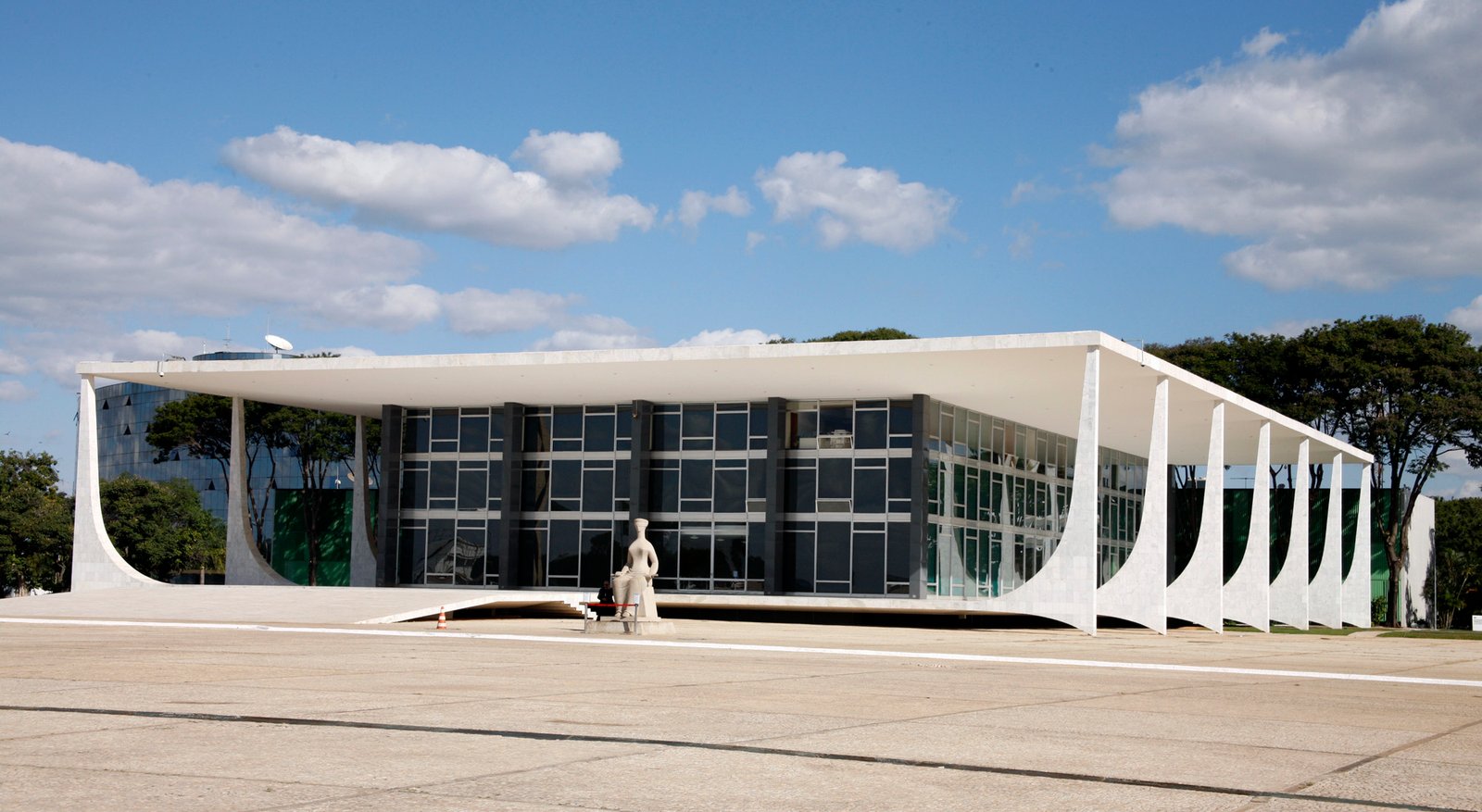STF barra lei que autorizava pais a impedir filhos em aulas sobre identidade de gênero
